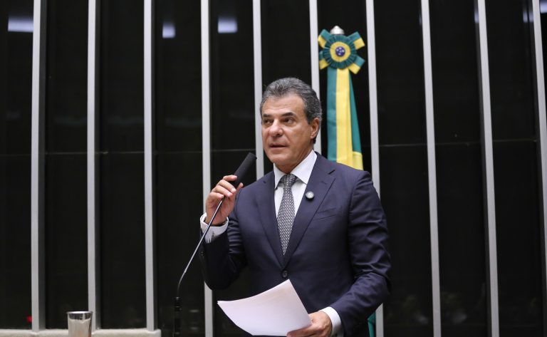 Deputados aprovam criação de plataforma digital para mediar conflitos de PMEs